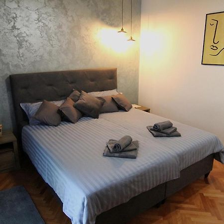 Appartamento Apartman Stella Veruda Pola Esterno foto