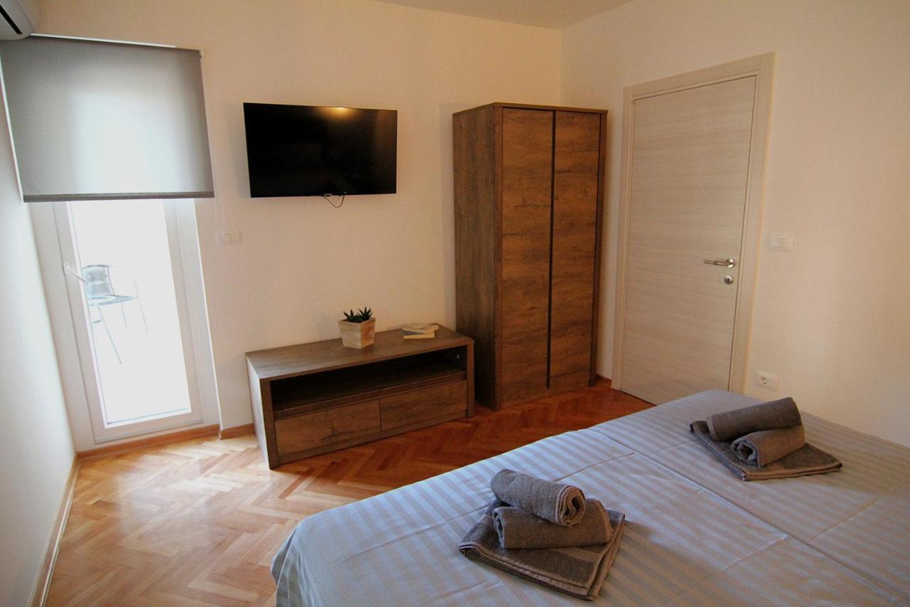 Appartamento Apartman Stella Veruda Pola Esterno foto