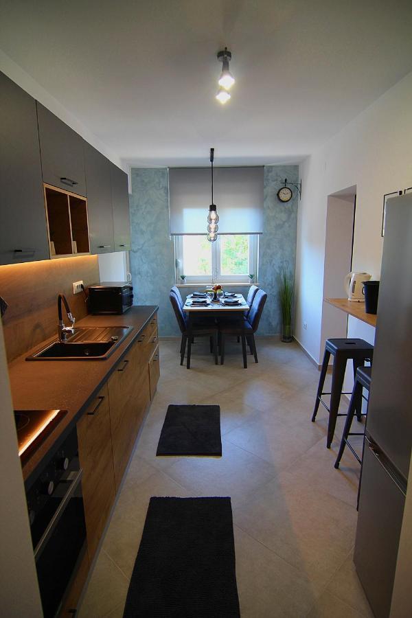 Appartamento Apartman Stella Veruda Pola Esterno foto