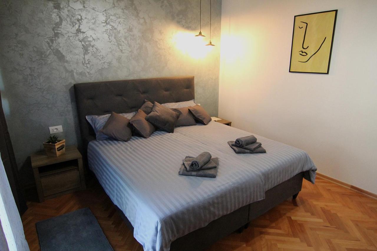 Appartamento Apartman Stella Veruda Pola Esterno foto
