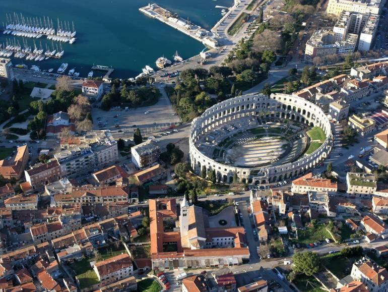 Appartamento Apartman Stella Veruda Pola Esterno foto