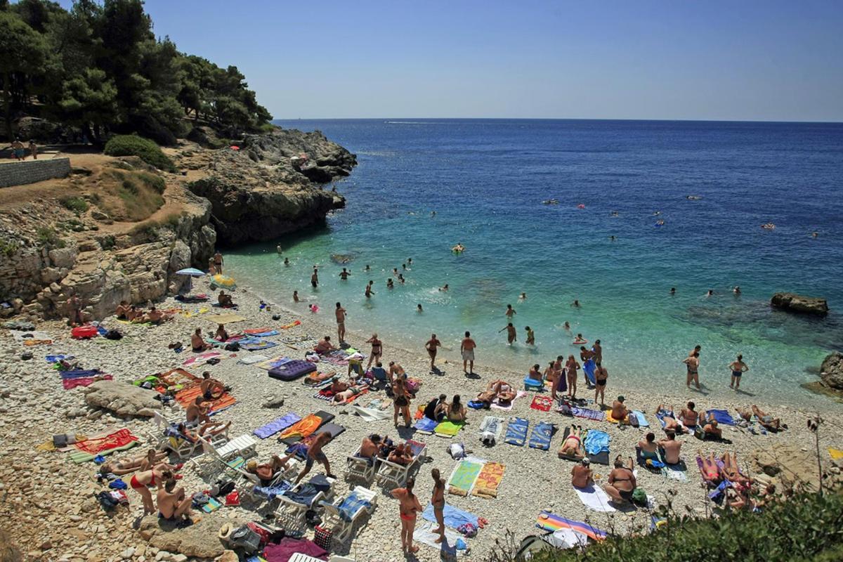 Appartamento Apartman Stella Veruda Pola Esterno foto